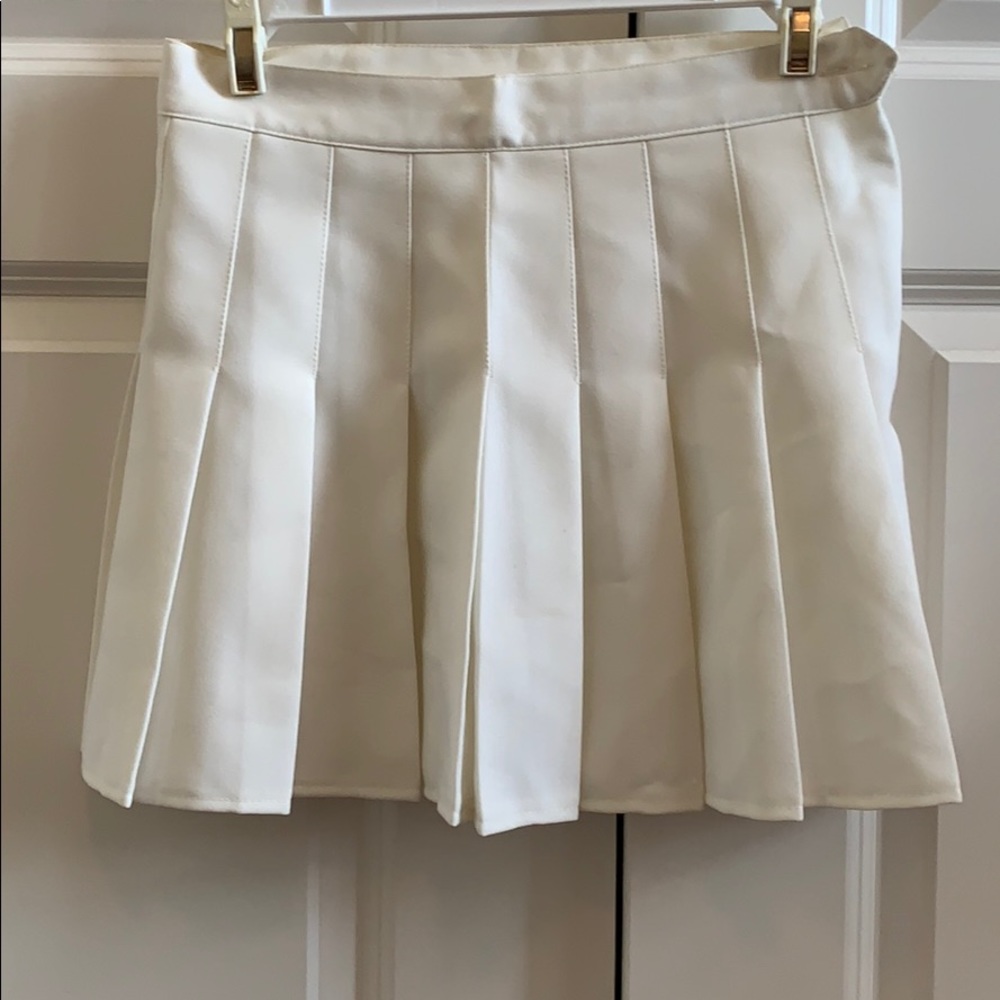Cute white tennis style skirt!!